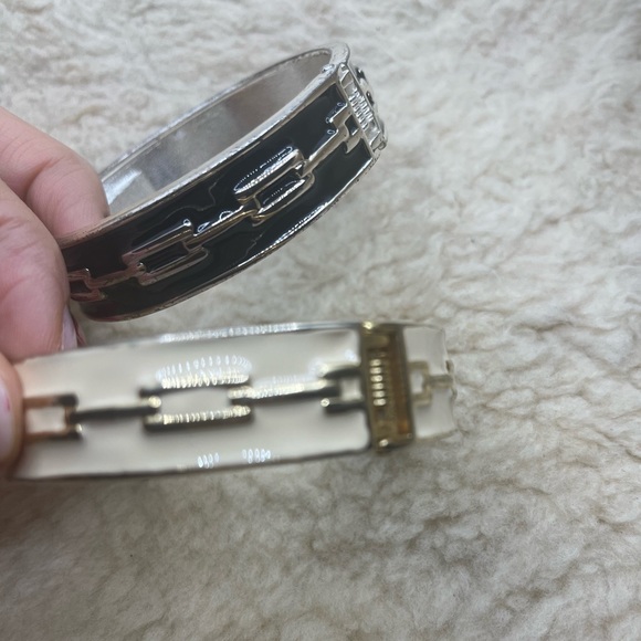 Hinged bangles -2 pcs (black/silver & cream/gold) - Picture 2 of 3
